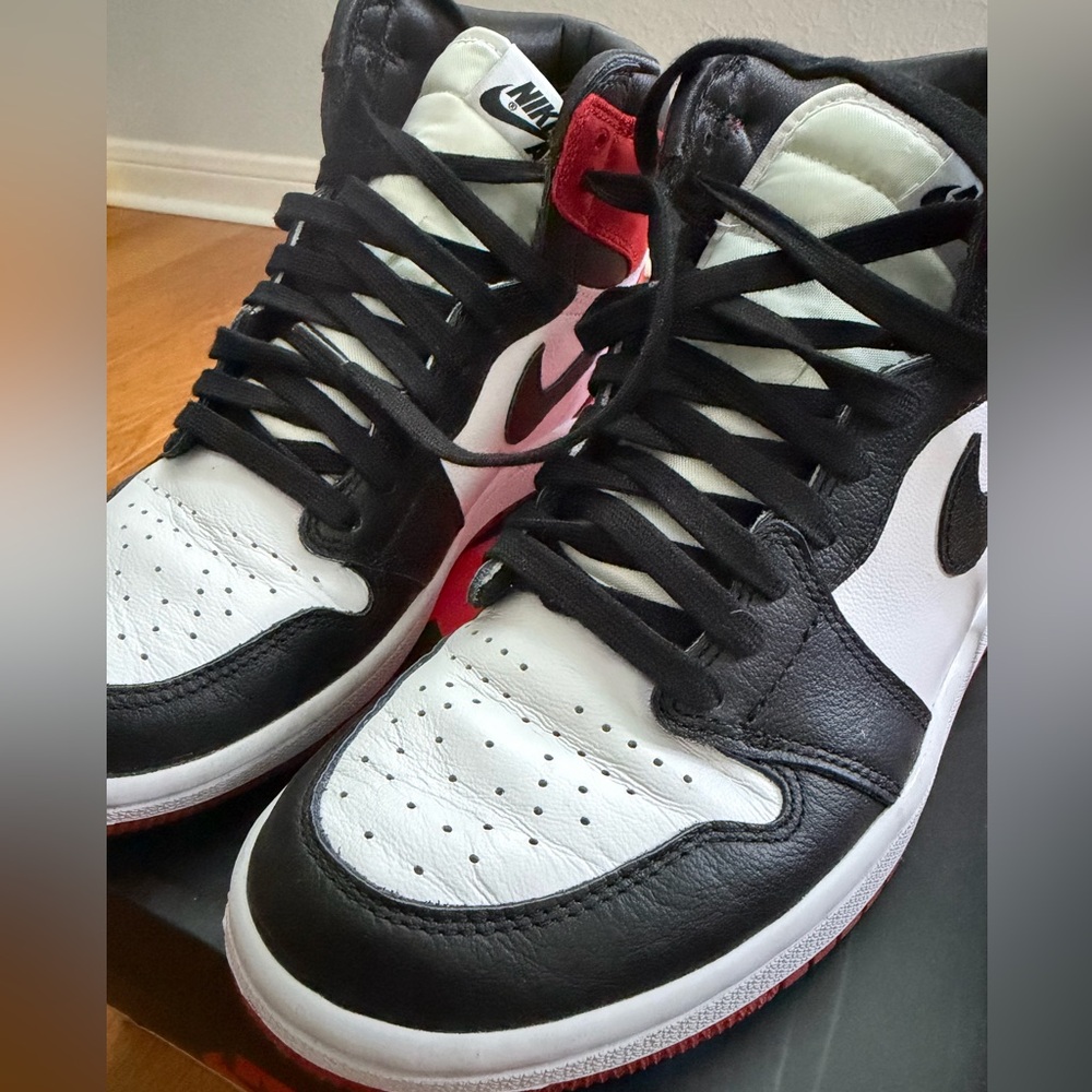 Women’s Air Jordan 1 Retro High ‘Satin Black Toe’ - Picture 7 of 12